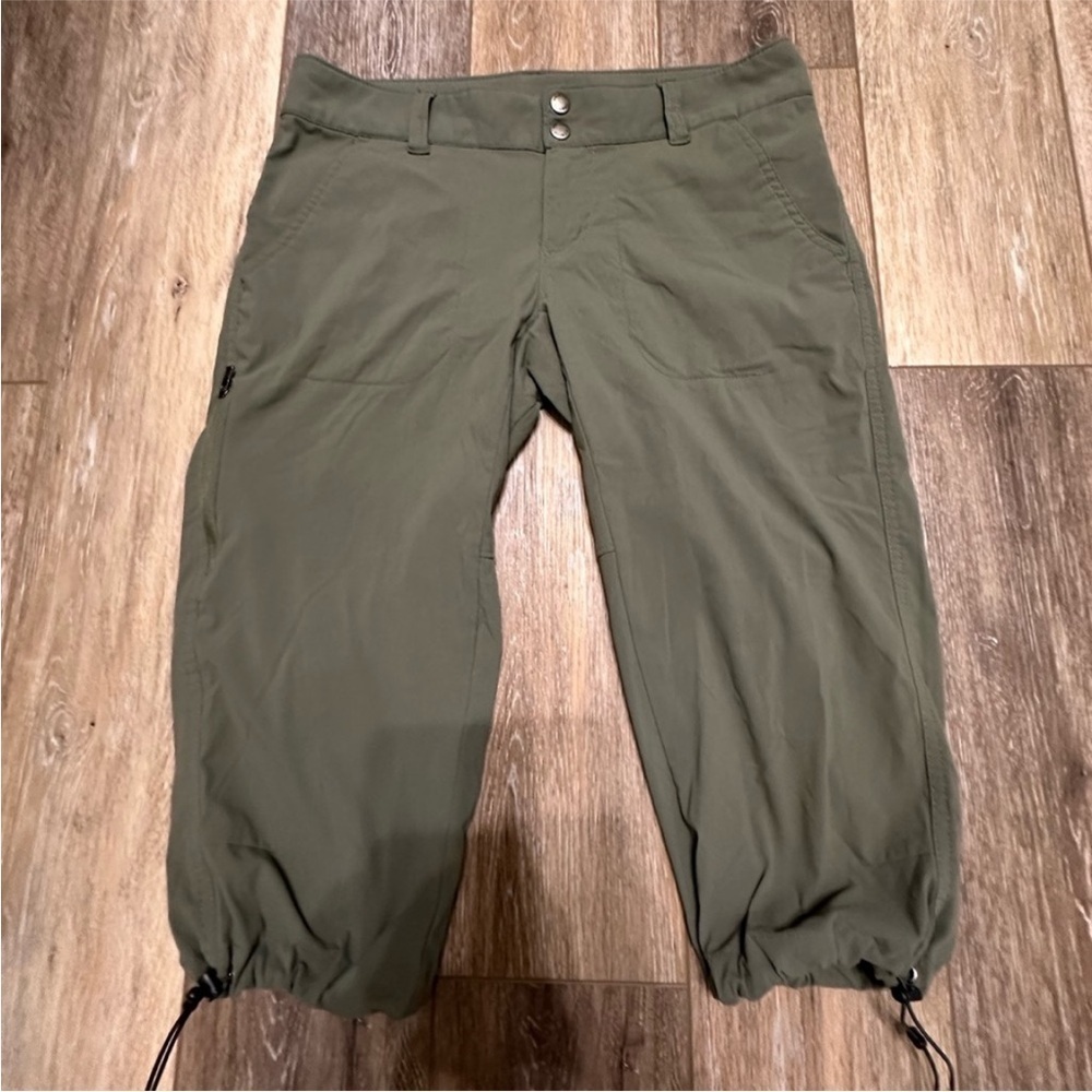 #4) Columbia women Forest Green Capri